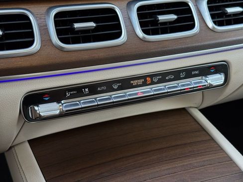 Used 2022 Mercedes-Benz GLS 450 4MATIC image 47