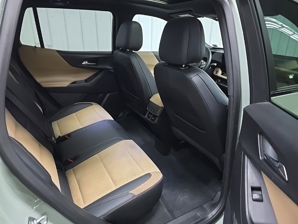Used 2025 Chevrolet Equinox ACTIV w/ Safety and Technology Package AWD/4WD image 18