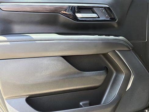 Used 2025 Chevrolet Tahoe LS w/ LPO, Dark Essentials Package AWD/4WD image 17