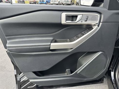 Used 2023 Ford Explorer XLT w/ Equipment Group 202A image 9