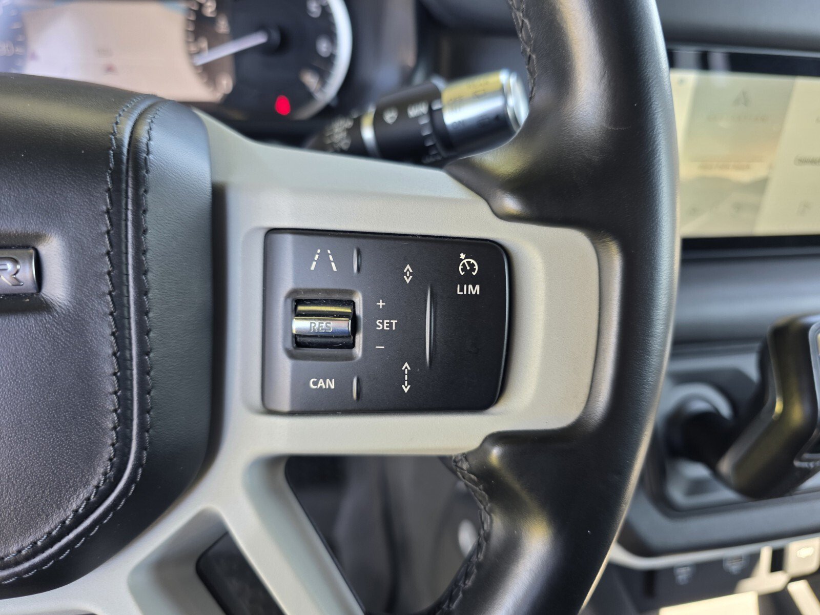 Certified 2022 Land Rover Defender 110 X-Dynamic HSE AWD/4WD image 20