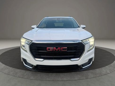 Used 2022 GMC Terrain SLE w/ Driver Convenience Package image 2