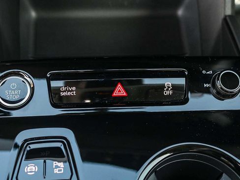 Used 2025 Audi Q6 e-tron Premium w/ Convenience Package image 25