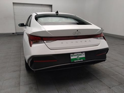 Used 2025 Hyundai Elantra SE w/ Cargo Package FWD image 6