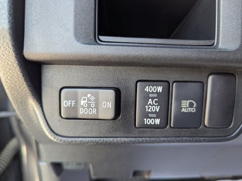 Used 2018 Toyota Tacoma TRD Off-Road w/ Technology Package AWD/4WD image 14