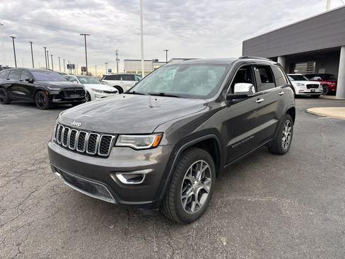 Used 2019 Jeep Grand Cherokee Limited w/ Luxury Group II image 3
