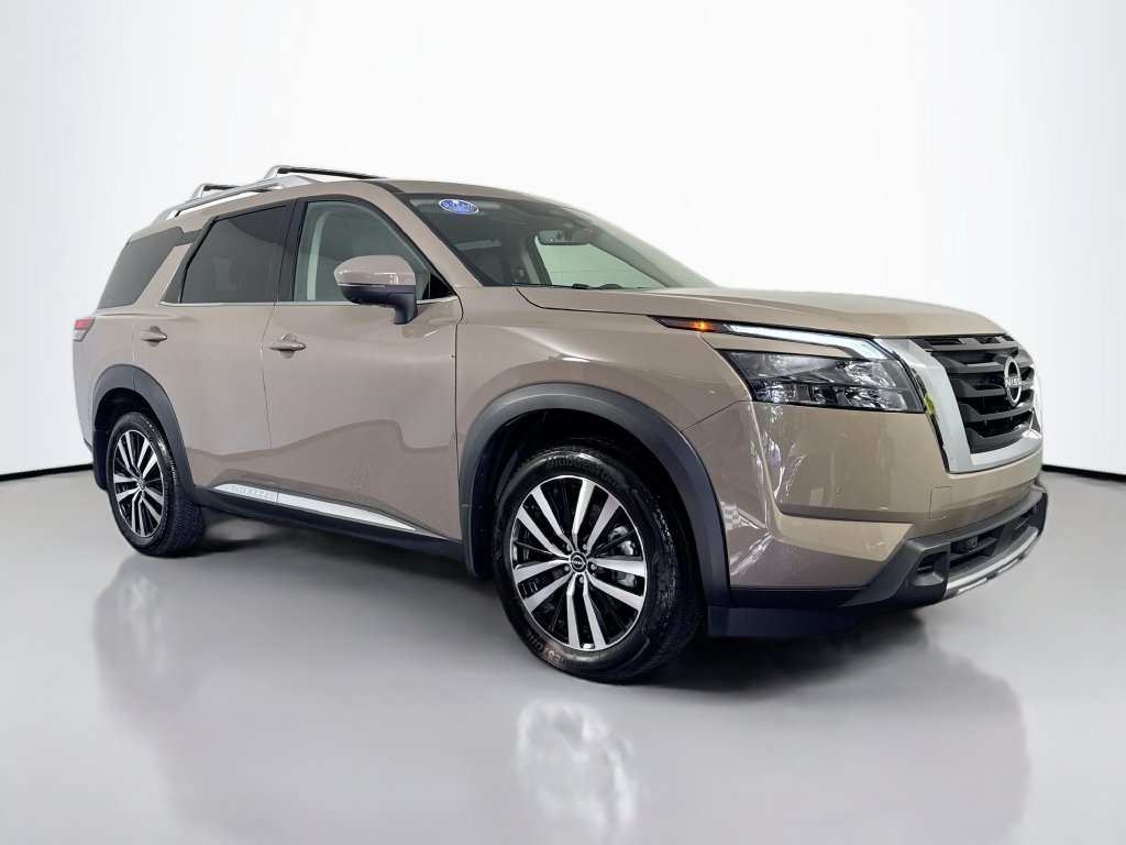 Used 2025 Nissan Pathfinder Platinum w/ Cargo Package AWD/4WD image 3