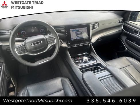 Used 2024 Jeep Wagoneer L Series II AWD/4WD image 8