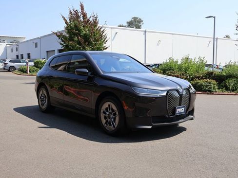 Used 2023 BMW iX xDrive50 AWD/4WD image 4