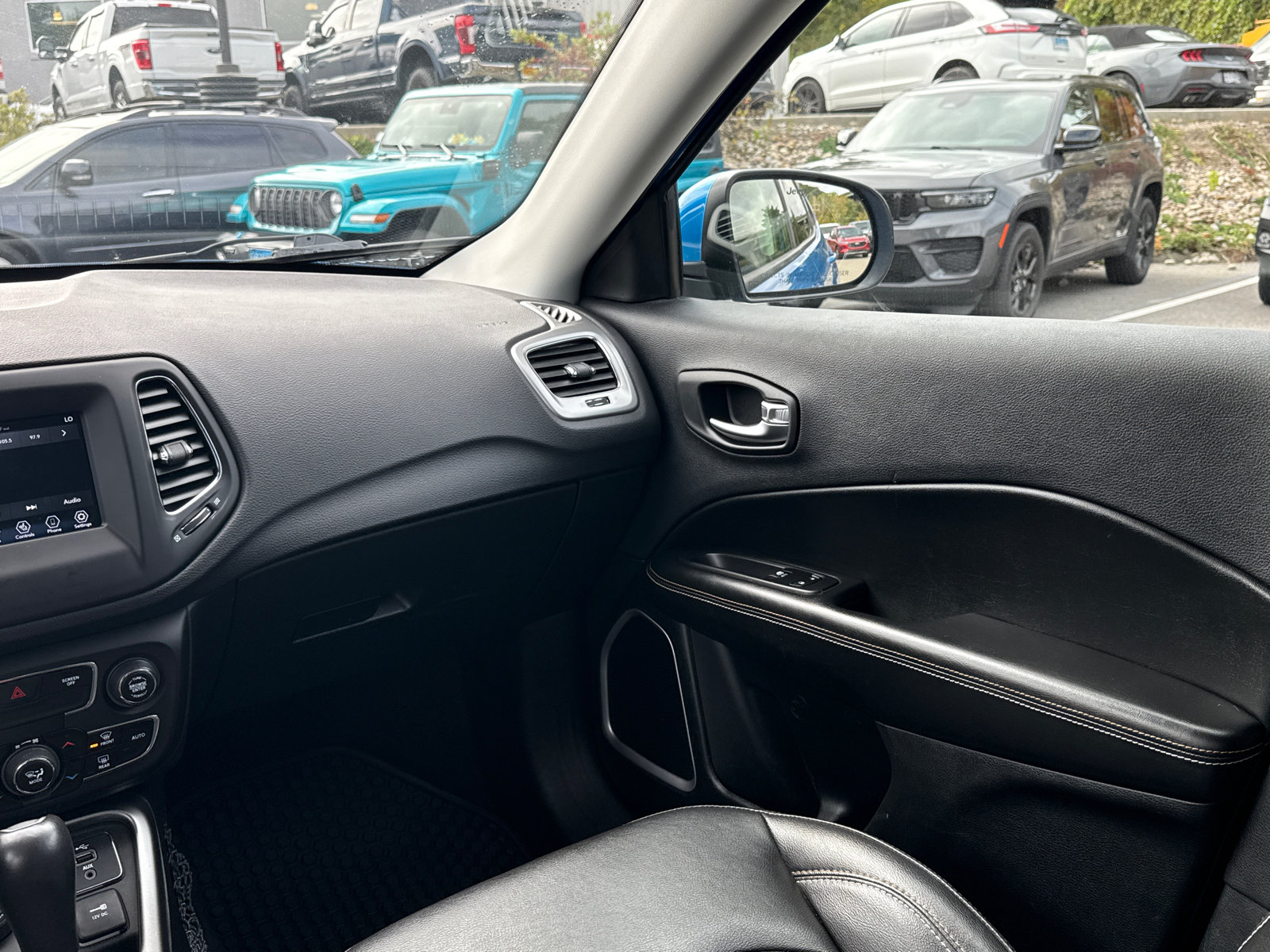 Used 2019 Jeep Compass Latitude w/ Popular Equipment Group AWD/4WD image 24