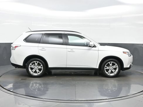 Used 2015 Mitsubishi Outlander SE AWD/4WD image 7