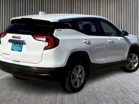 Used 2022 GMC Terrain SLE image 13