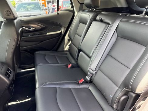 Used 2024 GMC Terrain SLT FWD image 17