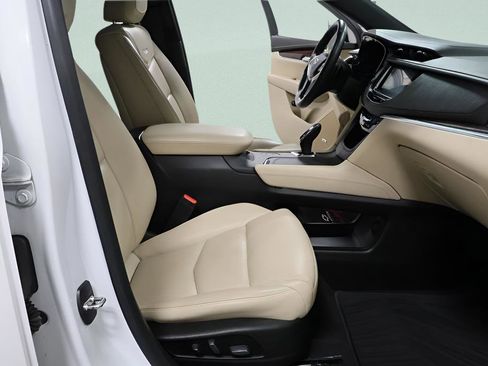 Used 2018 Cadillac XT5 Luxury w/ Driver Awareness Package image 33