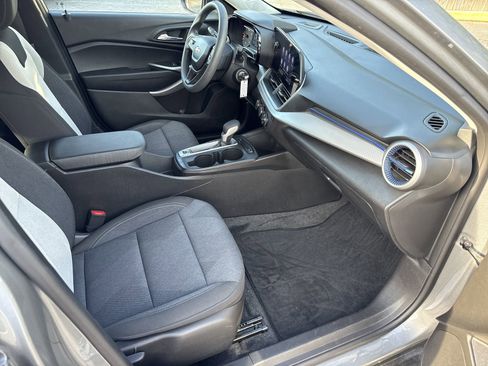 Used 2024 Chevrolet Trax LS w/ Driver Confidence Package image 28