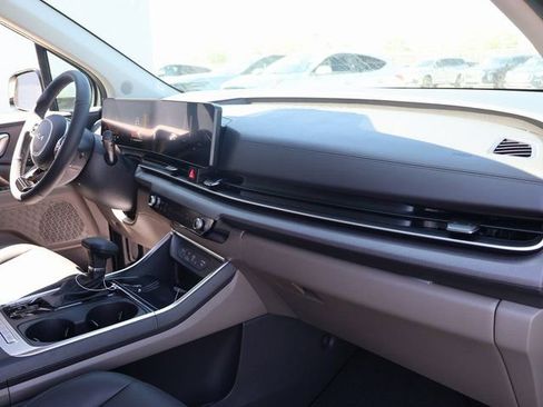New 2026 Kia Carnival EX FWD image 8