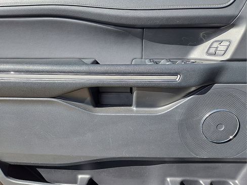 Used 2024 Ford Expedition XLT image 21