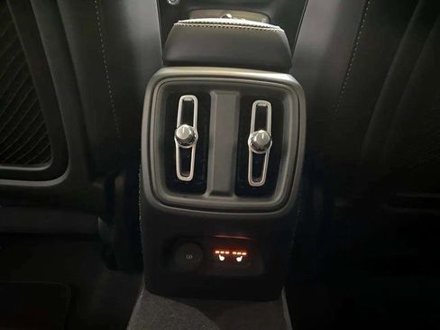 Used 2025 Volvo XC40 B5 Core image 71