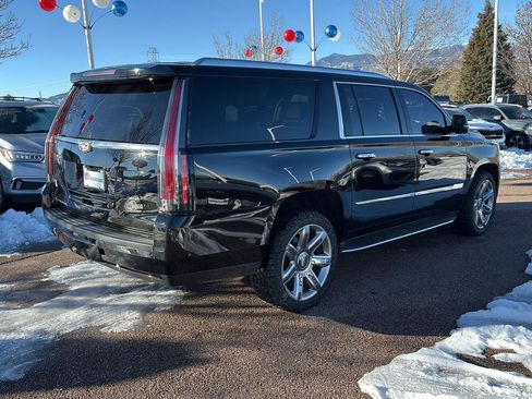 Used 2017 Cadillac Escalade ESV Luxury image 31