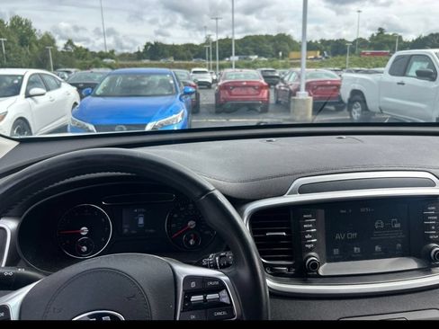 Used 2019 Kia Sorento S AWD/4WD image 5