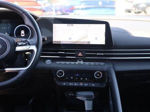 Used 2025 Hyundai Elantra SEL FWD image 26