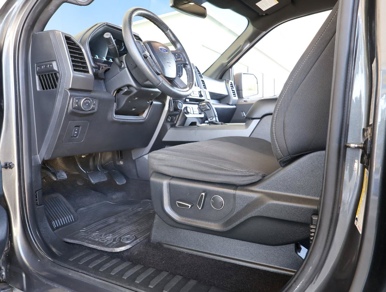 Used 2017 Ford F150 XLT w/ Equipment Group 302A Luxury AWD/4WD image 41