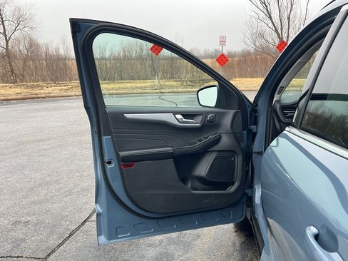 Used 2025 Ford Escape Platinum image 10