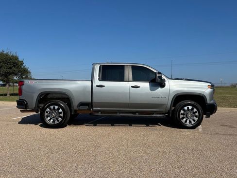Used 2024 Chevrolet Silverado 2500 Custom w/ Custom Value Package image 5