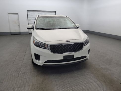 Used 2015 Kia Sedona LX w/ LX Convenience Package image 14