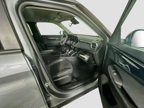 Used 2025 Chevrolet TrailBlazer LT AWD/4WD image 29