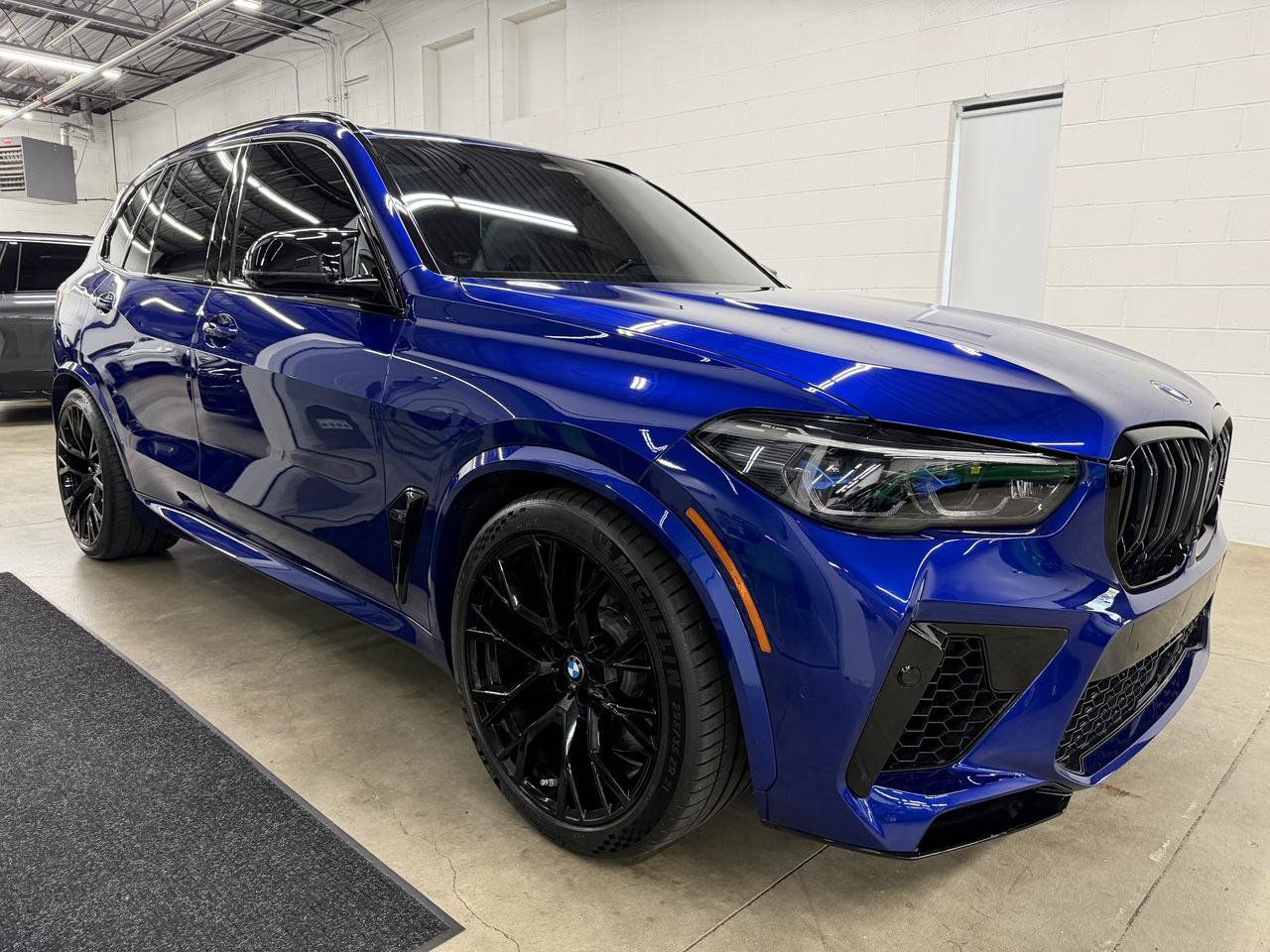 Used 2022 BMW X5 M w/ Competition Package 2 AWD/4WD image 3