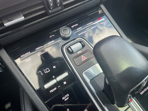 Used 2021 Porsche Cayenne image 17