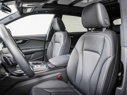 Certified 2025 Audi Q8 Premium Plus w/ Premium Plus Package AWD/4WD image 12