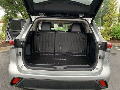 Certified 2025 Toyota Highlander XLE AWD/4WD image 35