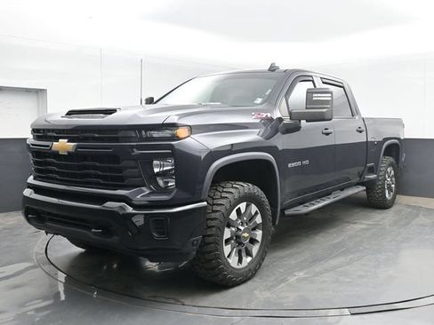 Used 2024 Chevrolet Silverado 2500 Custom w/ Custom Value Package AWD/4WD image 10