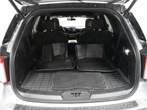 Used 2020 Ford Explorer XLT w/ Equipment Group 202A image 11