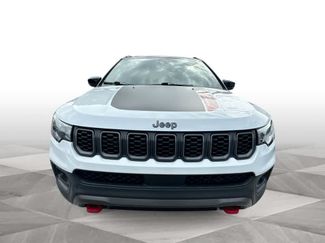 Used 2025 Jeep Compass Trailhawk AWD/4WD video 3