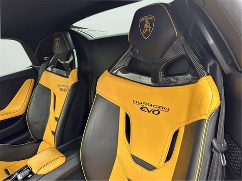 Used 2020 Lamborghini Huracan EVO RWD image 22