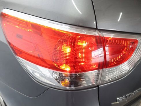 Used 2015 Nissan Pathfinder SV w/ Trailer Tow Package image 27