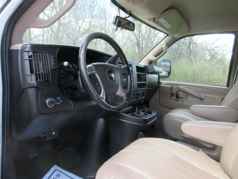Used 2019 Chevrolet Express 2500 w/ Driver Convenience Package image 28