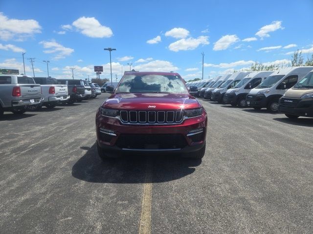 Used 2024 Jeep Grand Cherokee Limited w/ Luxury Tech Group II AWD/4WD image 3