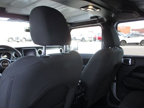 Used 2023 Jeep Wrangler Sahara image 18