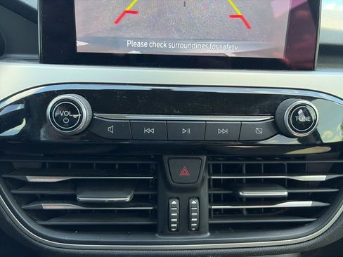 Used 2020 Ford Escape SE image 17