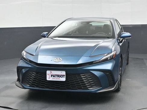 Used 2025 Toyota Camry SE FWD image 11