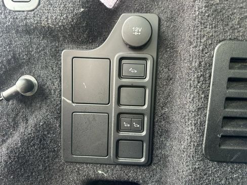 Used 2020 Land Rover Discovery Landmark AWD/4WD image 36