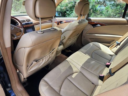 Used 2009 Mercedes-Benz E 350 4MATIC Sedan image 11