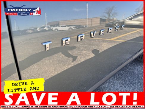 Used 2022 Chevrolet Traverse LT image 16