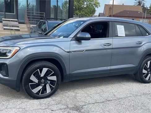 Used 2024 Volkswagen Atlas Cross Sport SE image 3