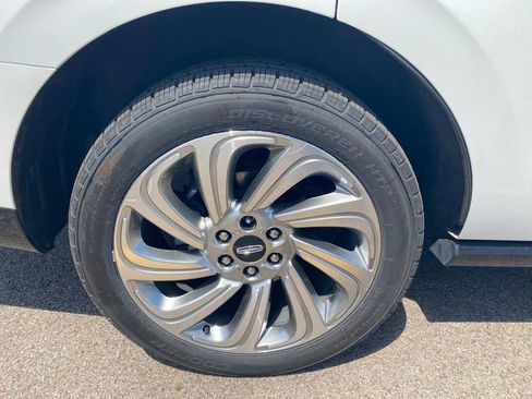 Used 2024 Lincoln Navigator Premiere AWD/4WD image 9