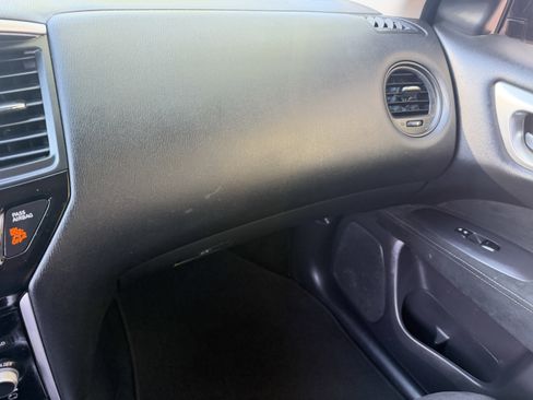 Used 2016 Nissan Pathfinder S FWD image 32